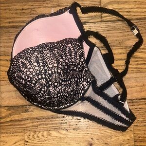 Lace Overlay Black and Pink Bra by Victoria’s Secret size 34DD. New  with tags